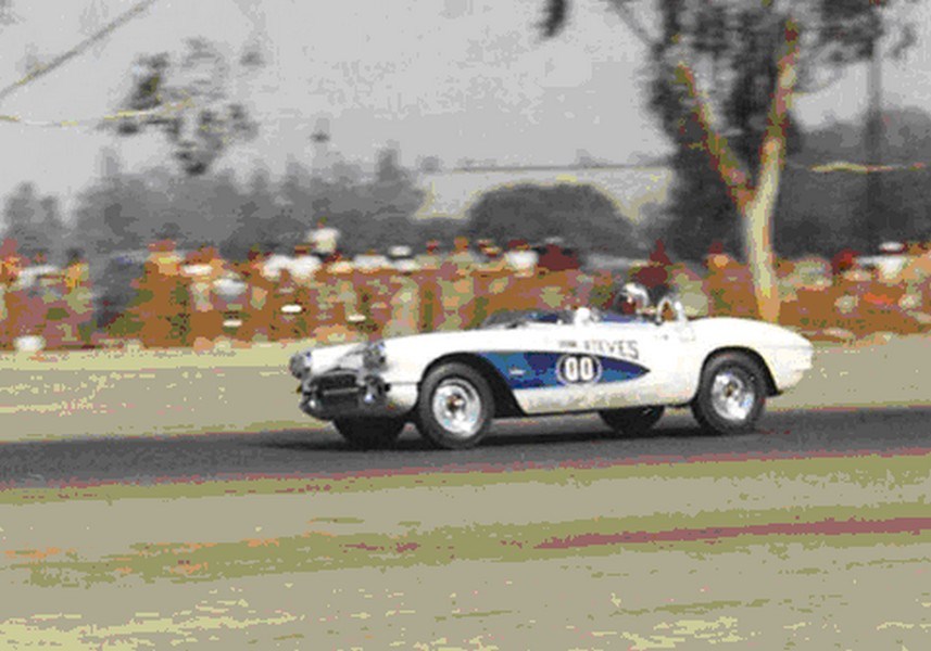 dave macdonald in corvette at pomona raceway in 1961