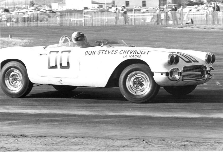 Dave MacDonald races the 00 Corvette at Las Vegas